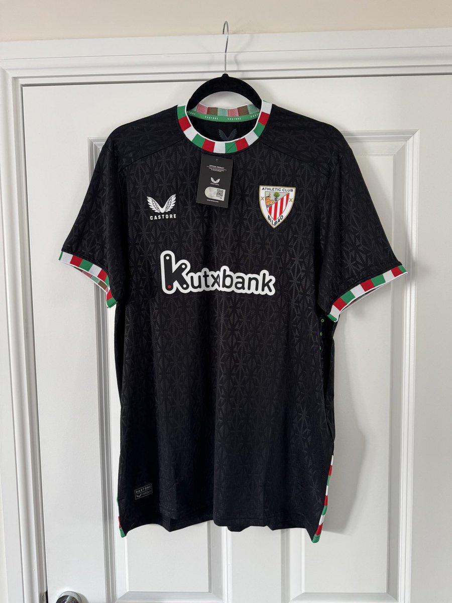 NiaBcaM's tweet photo. @shirt_x Bilbao - Large - BNWT - £90
Zaragoza - Large - BNWT - £70
Celta Vigo - XL - BNWT - £30
Betis - XL - BNWT - £30 https://t.co/a1SHGnErtU