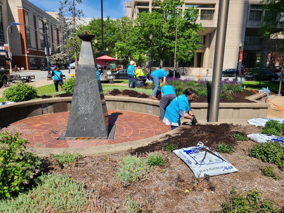 Shout-out to the #JCOCCC Deputy Clerks who volunteered to help beautify Jefferson Square Park &amp; around the Louis D. Brandeis Hall of Justice, planting flowers &amp; spreading mulch!