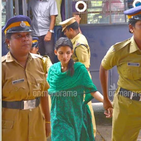 armani_bloom's tweet photo. തൊഴിലിടത്തിൽ നിന്നും പോലീസ് പൊക്കി, ജാതി കാർഡ് ഇറക്കിയില്ല. അന്തസ്സായി ജയിലിൽ പോയി.

ജയിലിന്ന് ഒരിക്കലും റിലീസ് ആവില്ല എന്ന് വിചാരിച്ചിടത്ത് നിന്നും ഇപ്പൊ ഡെയിലി വീഡിയോ റിലീസ്, ട്രൂ ഫൈറ്റർ 🔥 https://t.co/EHi8gdadT3