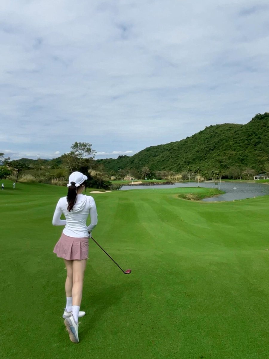 Swingin' into happiness, one shot at a time. ⛳