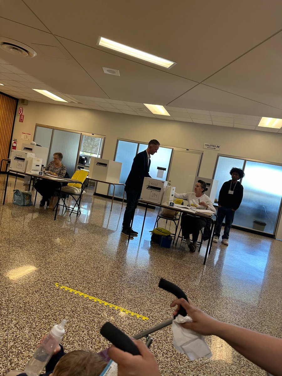 BenoitLanoue's tweet photo. 🇨🇦 Représenter fièrement le 
Parti populaire du Canada 
-
People's Party of Canada 
 dans ma circonscription afin de me permettre et permettre à mes concitoyens de voter en ligne avec leurs CONVICTIONS et leurs VALEURS pour le futur du pays et de nos enfants. Fait ✅ https://t.co/lBLE5EKyIG