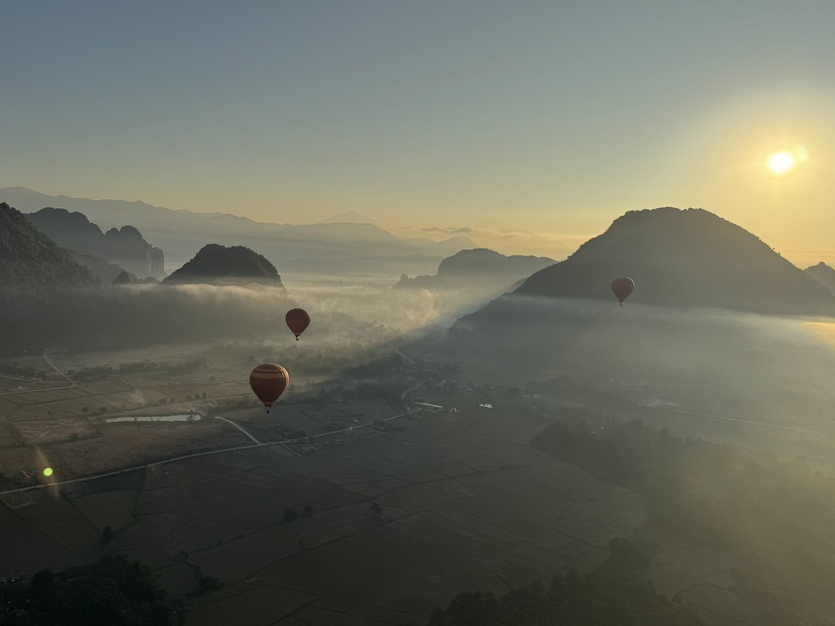 LeedsLol83's tweet photo. @FaheyJames1 Absolutely! The company were called Above Laos and they have lots of amazing local people, pilots and support staff, working for them. Champagne breakfast after landing too, what more could you want! https://t.co/liRP3AEN53