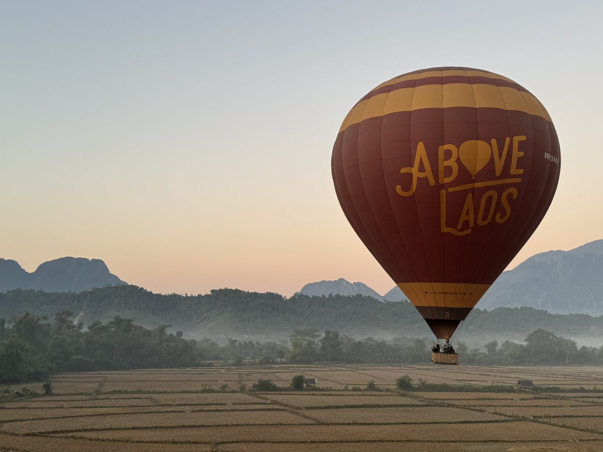 LeedsLol83's tweet photo. @FaheyJames1 Absolutely! The company were called Above Laos and they have lots of amazing local people, pilots and support staff, working for them. Champagne breakfast after landing too, what more could you want! https://t.co/liRP3AEN53