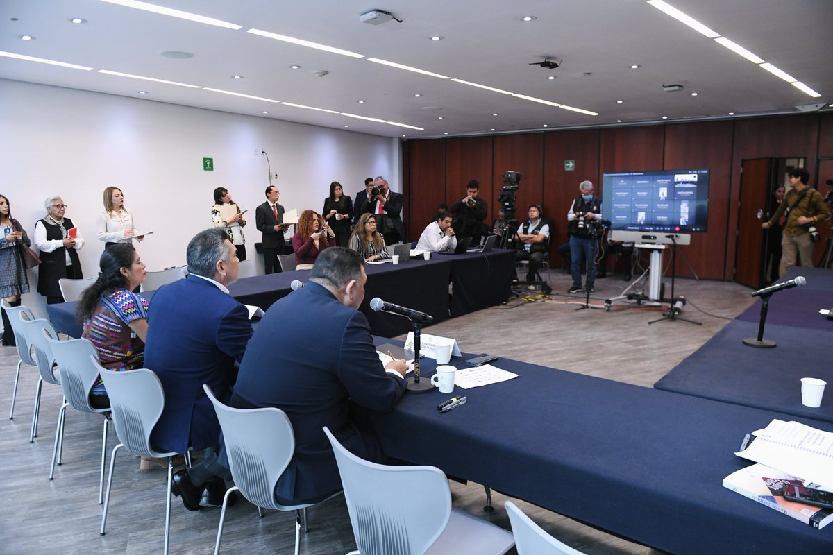 Presente en la Tercera Reunión Extraordinaria de la Comisión de Marina del <a href="/senadomexicano/">Senado de México</a>. Seguimos trabajando a paso firme por un México más fuerte, más seguro y con instituciones sólidas al servicio de su gente. ¡Vamos con todo!