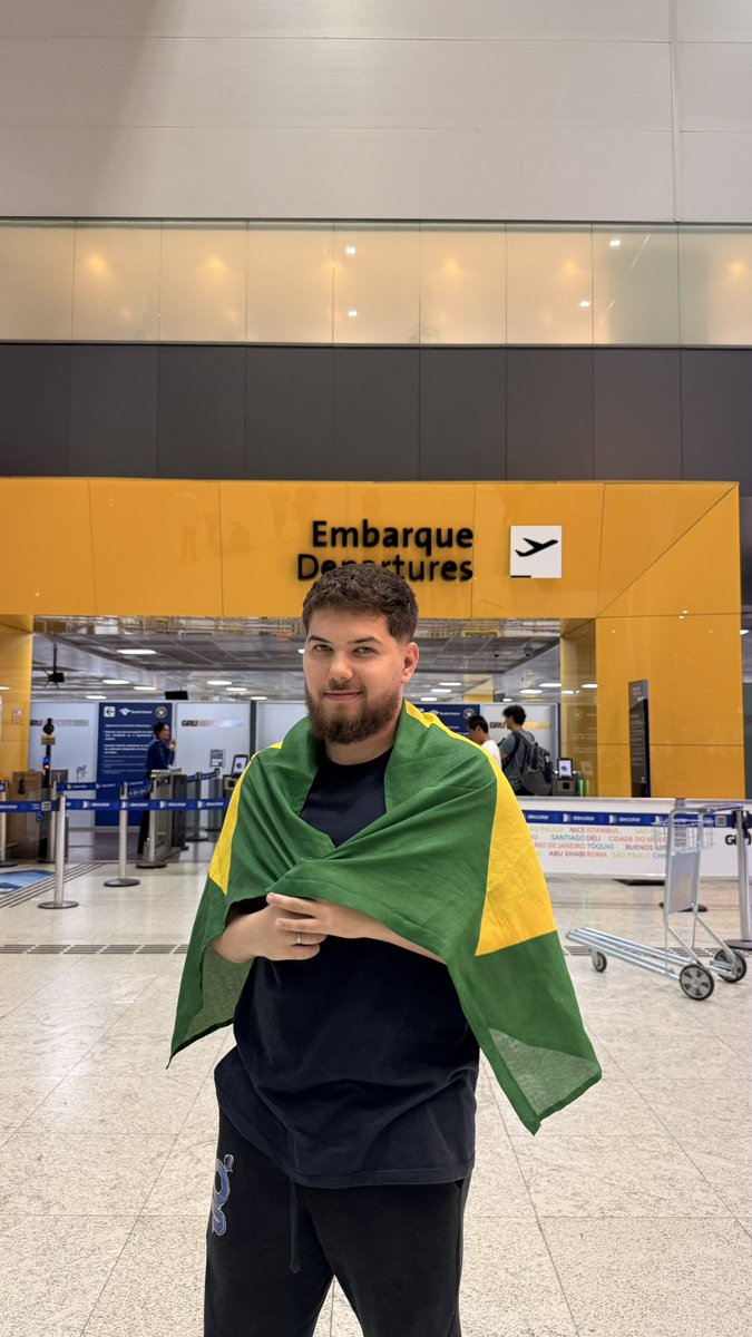 We’re ready to make history!
We just arrived in Doha, Qatar and in a few hours we’re heading to Riyadh, Saudi Arabia, to represent @alulaclub at Major 1 of the Saudi League for CODM!
This is just the beginning of our journey 
It’s truly a dream come true
Follow me in my socials!