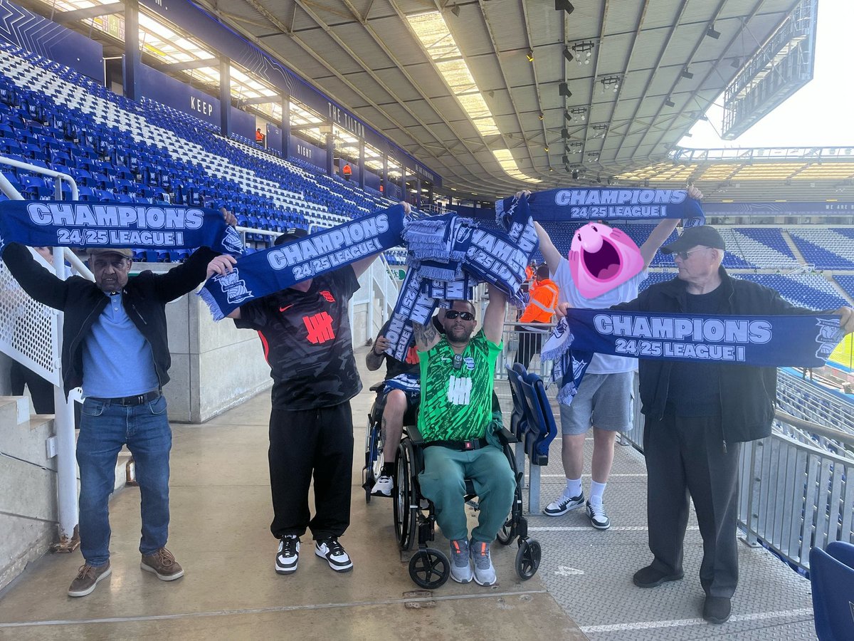 <a href="/SkyBetLeagueOne/">Sky Bet League One</a> #Champions 2024/2025.

Nice touch from <a href="/BCFC/">Birmingham City FC</a> to give us all scarves to commemorate the occasion. Our guys really loved receiving theirs.

The future is really looking positive &amp; we're proud to be #Bluenoses.

#KRO <a href="/thegoalzone/">Tom Ross</a> <a href="/JeremySDale/">jeremy dale</a>