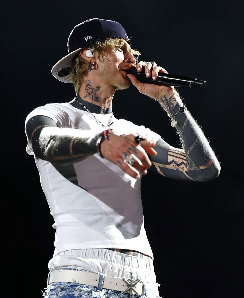 MGK pics (@mgk_pics) on Twitter photo 