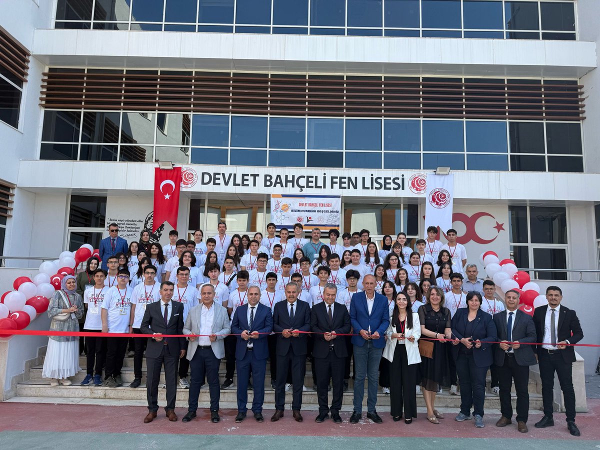 DBFenLisesi's tweet photo. Tübitak 4006 fuarımız…Bilimin ışığında aydınlık yarınlara…@DrErdincYILMAZ1 @ALBAKAydn @Yusuf__Tekin https://t.co/OCsSsUGi2r