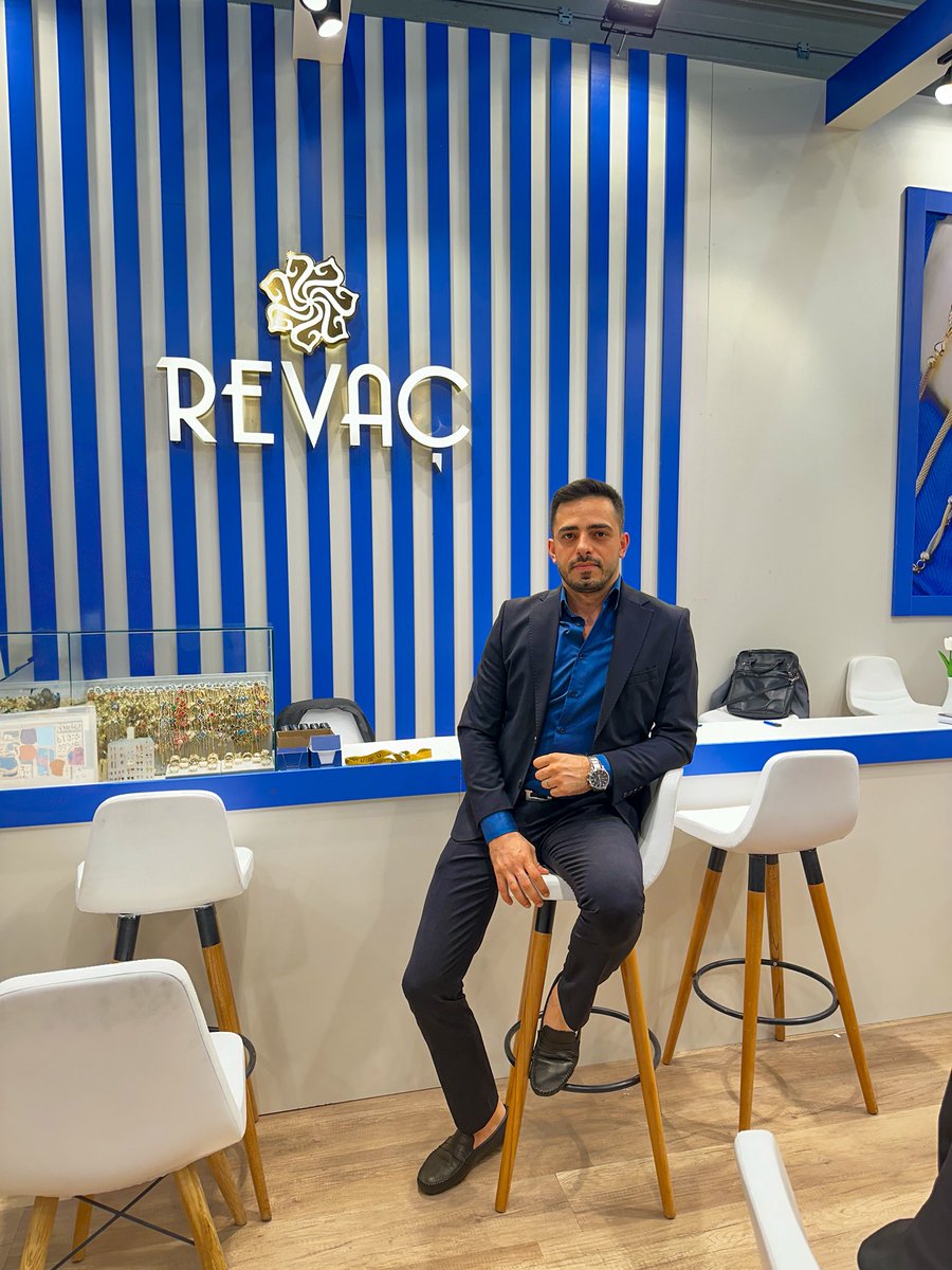 ErenOzenc's tweet photo. Bugün dünden daha ileriye .

#istanbuljeweleryshow #fuar  #jewellery https://t.co/0Jx0KxHEhM