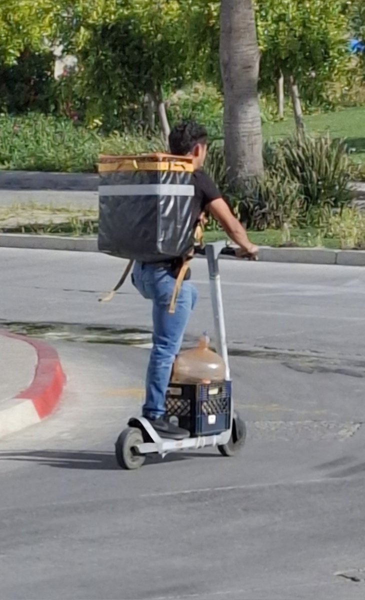 Ch1c0sD3L4C4ll3's tweet photo. Andamos secos, vamos Rellenar el agua. #ColagenoEnRuedas #ChicoDLCalle #StreetBoy #RealBoy #Paparazzi desde #Tijuana #BajaCalifornia #México 1/3 https://t.co/H5CuCEXu7B