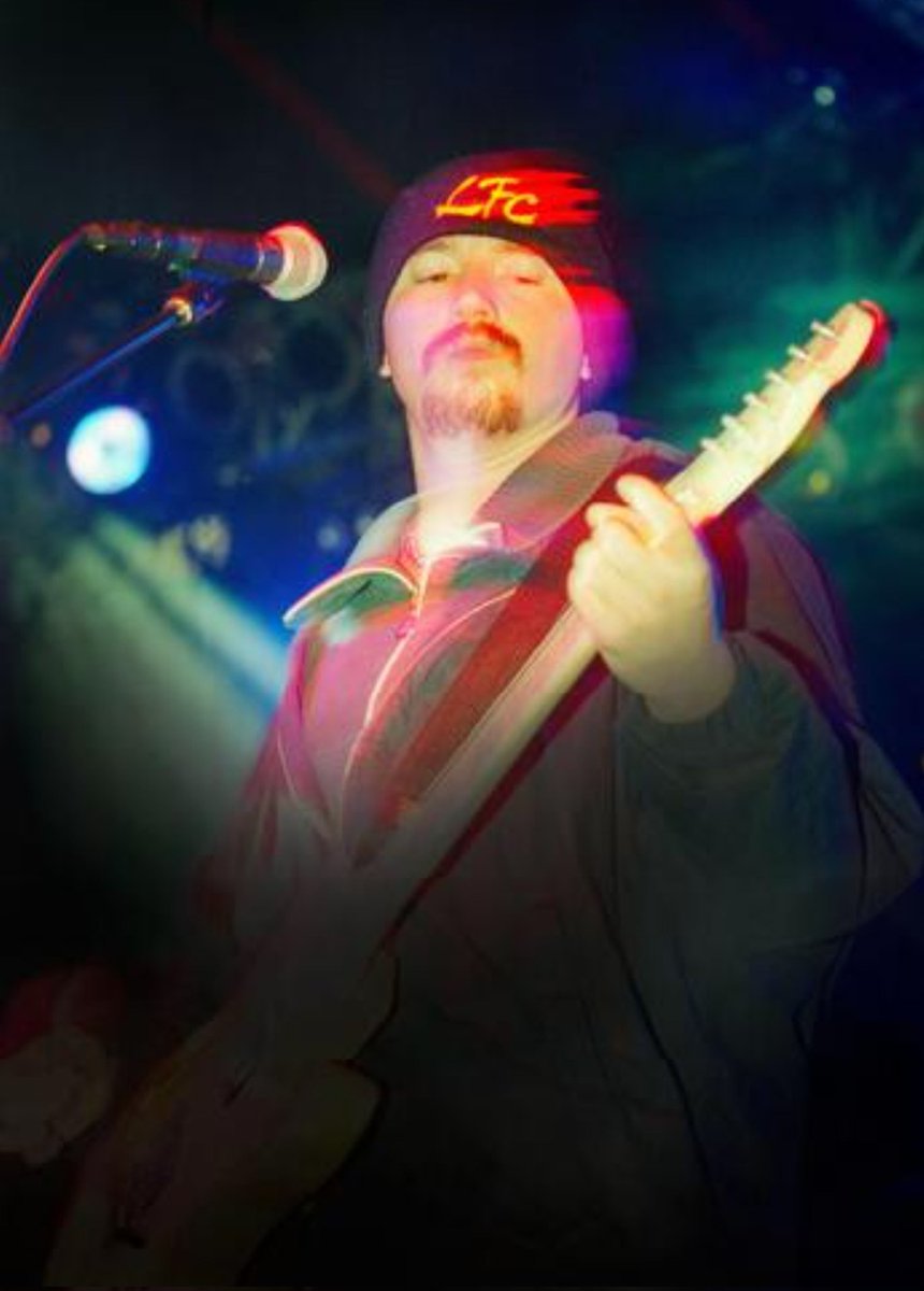 Boo! Forever (@booradleysfans) on Twitter photo Sice on stage with The Boo Radleys at Reading Festival 1997 in his Liverpool FC headwear.
Congratulations to <a href="/LFC/">Liverpool FC</a> on winning the Premier League ⚽️🏆
📷 Rob Watkins Sice on stage with The Boo Radleys at Reading Festival 1997 in his Liverpool FC headwear.
Congratulations to <a href="/LFC/">Liverpool FC</a> on winning the Premier League ⚽️🏆
📷 Rob Watkins