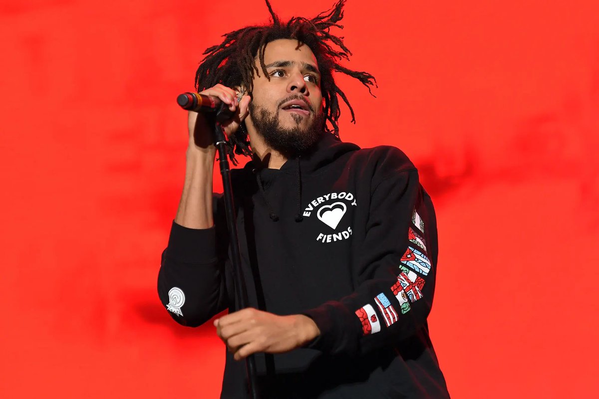dreamxdolls's tweet photo. 🎤 J. Cole’s surprise album snippet at a pop-up show lit X up! Bars so deep fans are calling it “philosophy in rhyme.” #RapKing #JCole 🎵 https://t.co/o9wJrnAfCC