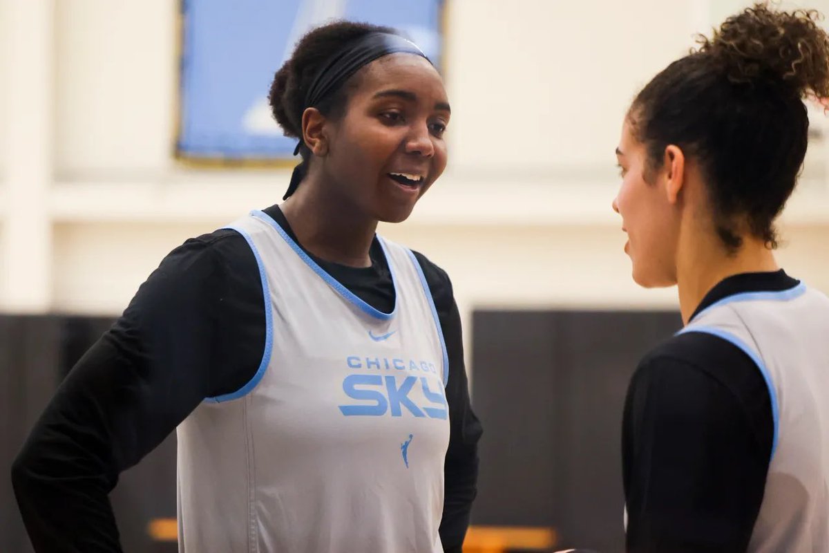 TheSkyShowCHI's tweet photo. Where do I submit my application for the Elizabeth Williams and Kia Nurse 6th women of the year campaigns. Is it right here? I’m ready to go 🙂↕️🙂↕️🙂↕️ #skytown @6thPodOfTheYear #AUHoops https://t.co/6lxQ2YmNFe
