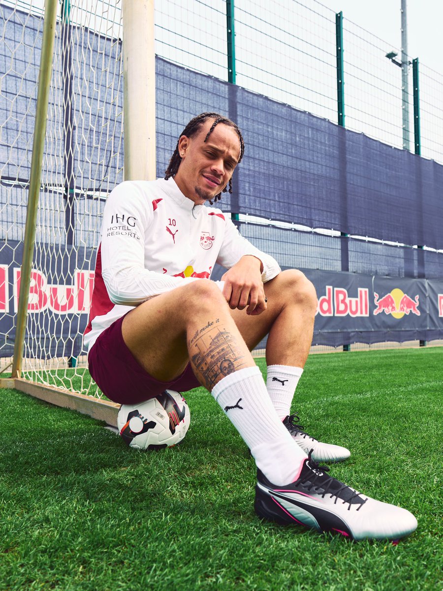 xavisimons's tweet image. KING of the pitch 👑 @pumafootball #PUMAKING