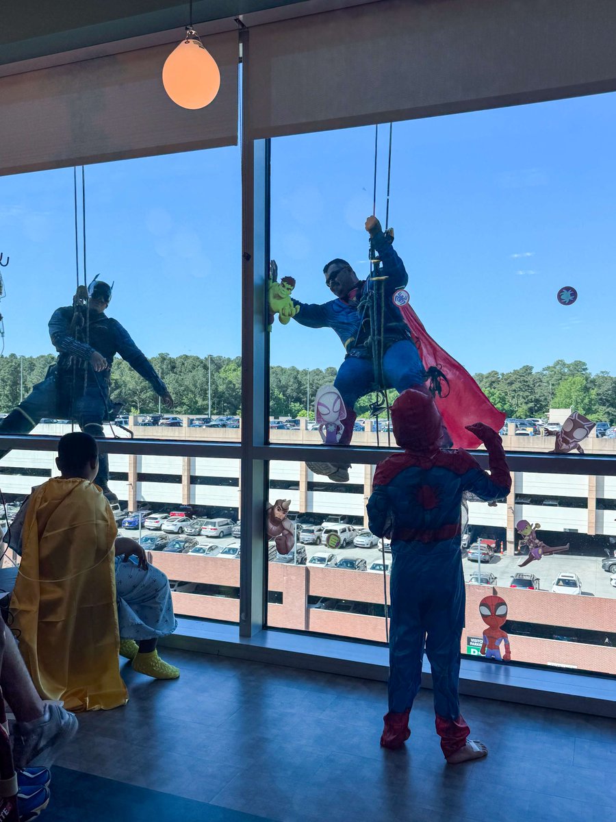 WakeMed's tweet image. It's a bird... it's a plane... it's superhero window washers at WakeMed Children's! 🦸‍♀️🦸

WakeMed window washers, from Scottie’s Building Services, were superheroes for a day, fighting “grime” and cheering up young patients as they rappelled down the Children’s Hospital.