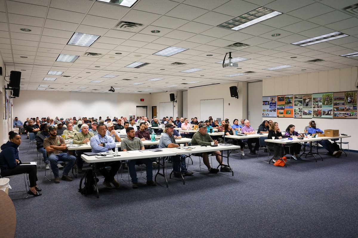 EvergladesREC's tweet photo. The @EvergladesREC  proudly hosted the first EAA Best Management Practices (BMP) training of 2025, welcoming over 120 participants!
A huge thank you to our speakers, consisting of @UF_IFAS faculty and industry professionals, for sharing their expertise and insights.
These workshops focus on reviewing the operating principles of the BMP program and providing participants with the latest information on implementation strategies. We hope that you can join us for upcoming trainings.  #Sustainability  #Agriculture  #Training #Education #workshop