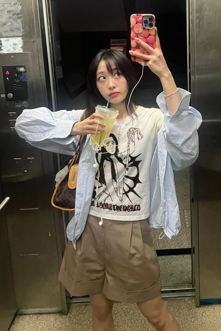 ferretsoul's tweet photo. when ur shirt design slaps the idol wore it https://t.co/uYhNx2BElc