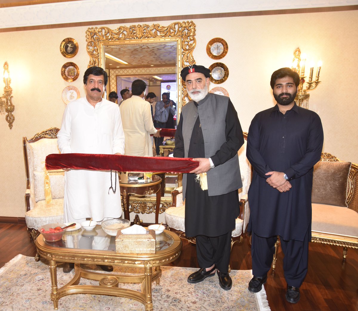 Senator Muhammad Talha Mahmood (@senatormtalha) on Twitter photo اسلام آباد: گورنر پنجاب سردار سلیم حیدر خان کی سابق وفاقی وزیر سینیٹر محمد طلحہ محمود سے انکی رہائش گاہ پر ملاقات
دوطرفہ باہمی دلچسپی کے امور پر تبادلہ خیال
اس موقع پر سینیئر جرنلسٹ طاہر خلیل،طارق ثمیر،جاوید بلوچ ،لقمان شاہ ،توقیر ریاض، عبداللہ تنولی ودیگرموجود
<a href="/SaleemHaiderPPP/">Sardar Saleem Haider khan</a> اسلام آباد: گورنر پنجاب سردار سلیم حیدر خان کی سابق وفاقی وزیر سینیٹر محمد طلحہ محمود سے انکی رہائش گاہ پر ملاقات
دوطرفہ باہمی دلچسپی کے امور پر تبادلہ خیال
اس موقع پر سینیئر جرنلسٹ طاہر خلیل،طارق ثمیر،جاوید بلوچ ،لقمان شاہ ،توقیر ریاض، عبداللہ تنولی ودیگرموجود
<a href="/SaleemHaiderPPP/">Sardar Saleem Haider khan</a>