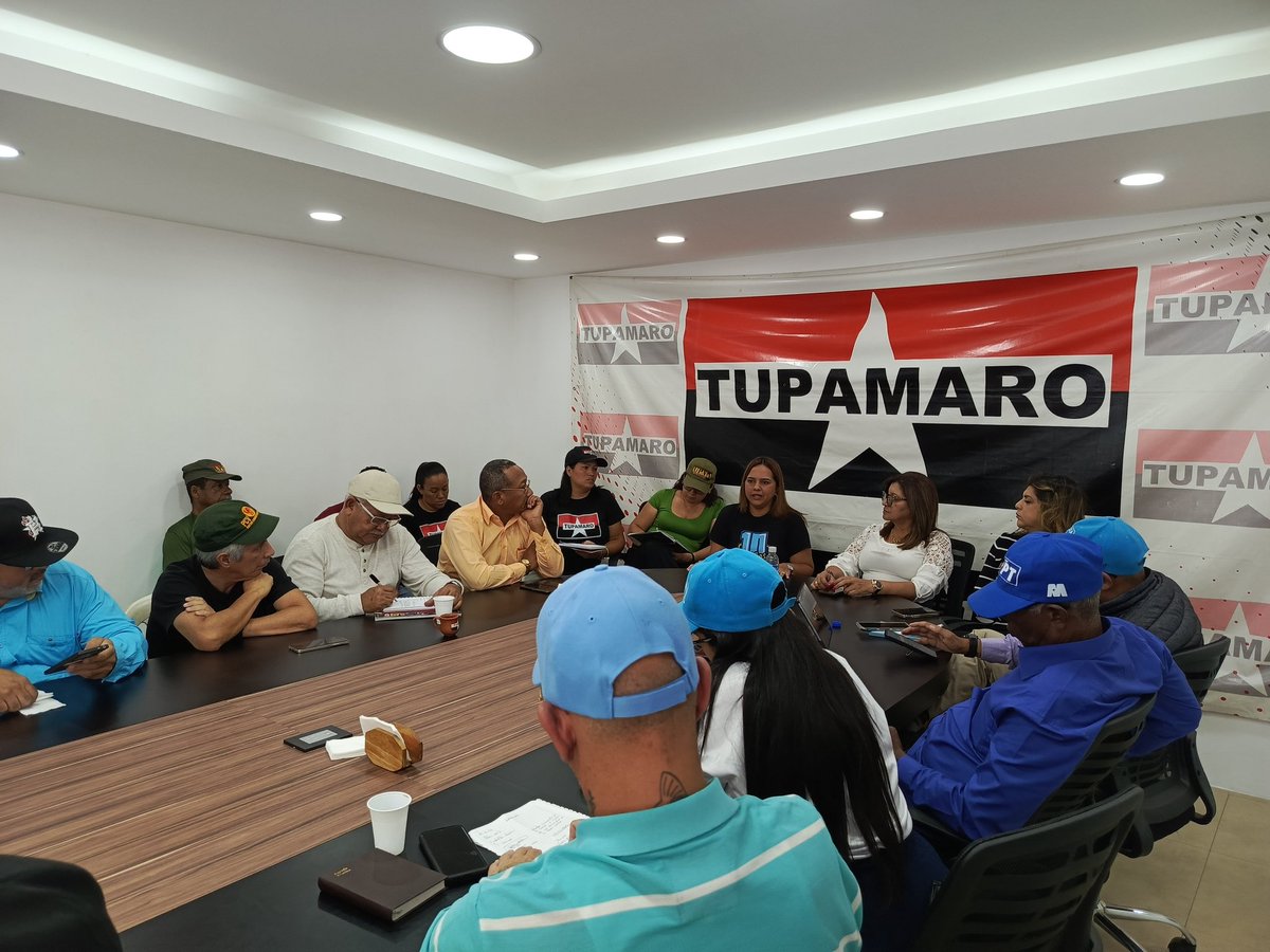 centralmrt's tweet photo. #Al momento en la Yaya el Gran Polo Patriotico realiza reunión con el fin de fortalecer los lazos de unión y asi afinar estrategias en apoyo a las venideras elecciones de Gobernadores y Diputados a la Asamblea Nacional y legislativos. Juntos venceremos ✊🔴⚫️

@NicolasMaduro https://t.co/GYSkOOLtbC