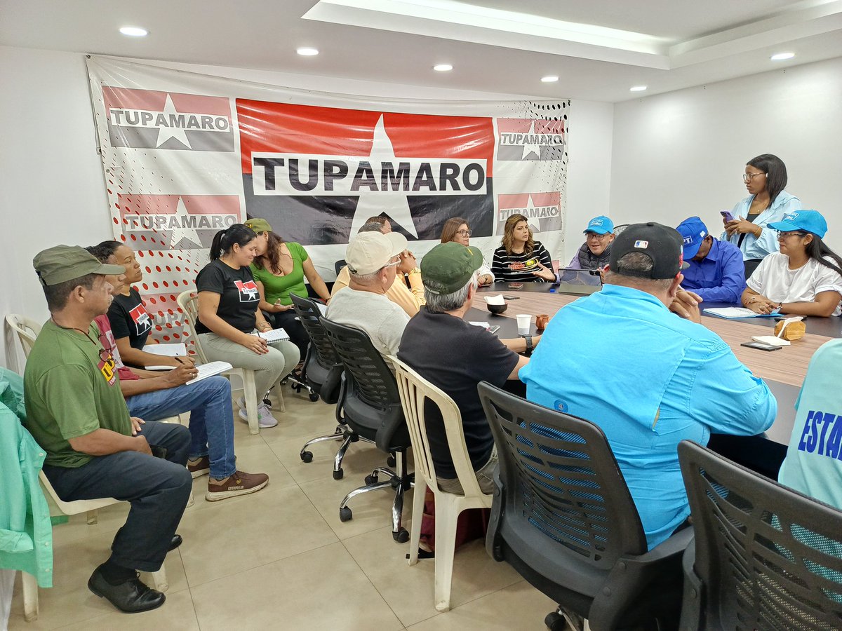 centralmrt's tweet photo. #Al momento en la Yaya el Gran Polo Patriotico realiza reunión con el fin de fortalecer los lazos de unión y asi afinar estrategias en apoyo a las venideras elecciones de Gobernadores y Diputados a la Asamblea Nacional y legislativos. Juntos venceremos ✊🔴⚫️

@NicolasMaduro https://t.co/GYSkOOLtbC