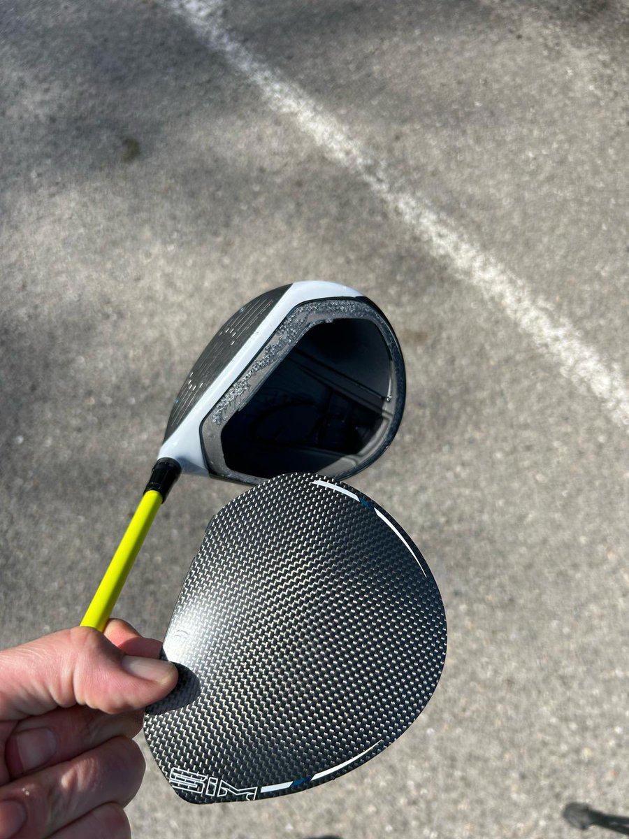 PascalMilhous's tweet image. My Taylormade driver just exploded. Is this normal? #taylormadegolf #simdriver