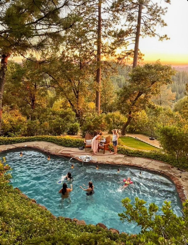 IhenachoJane's tweet photo. Take time out of your busy schedule to relax . Relaxing is part of self-care too. Do this only after you've earned the right to. Work is always waiting. https://t.co/fnG0rTkIrv