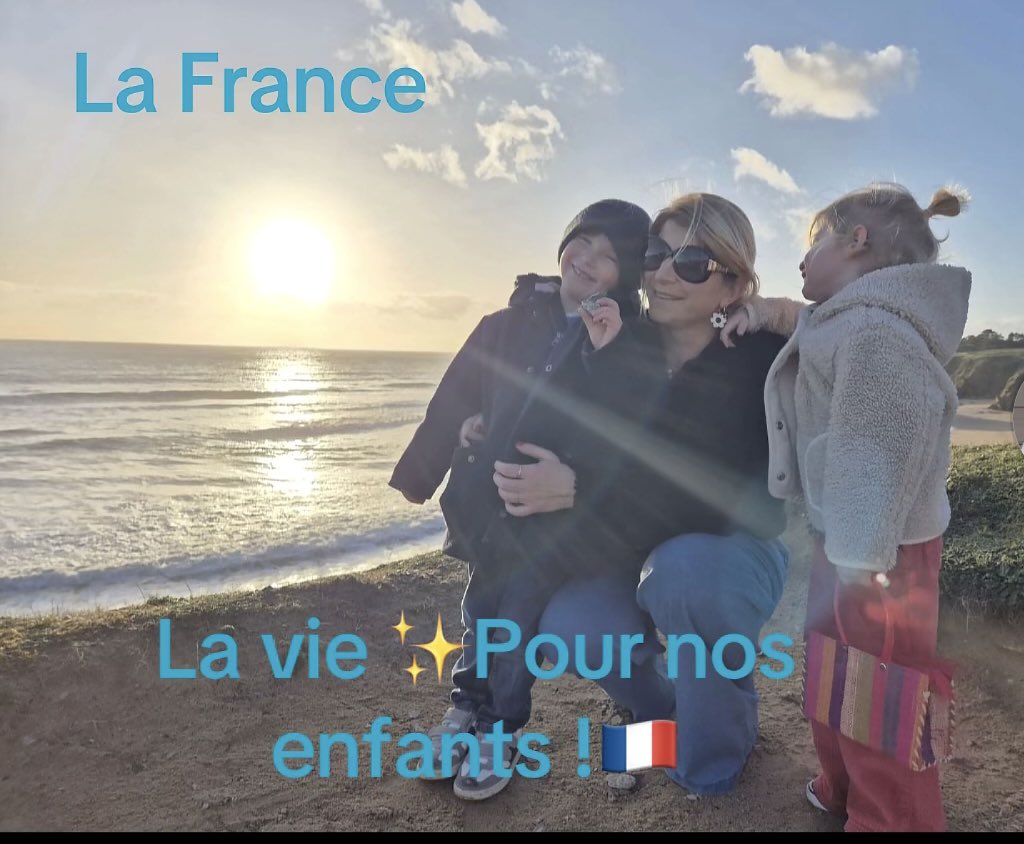 AuroreClisson's tweet photo. À la vie, pour nos enfants 🇫🇷 @MarionMarechal @ID_Libertes https://t.co/ca2paADFMl