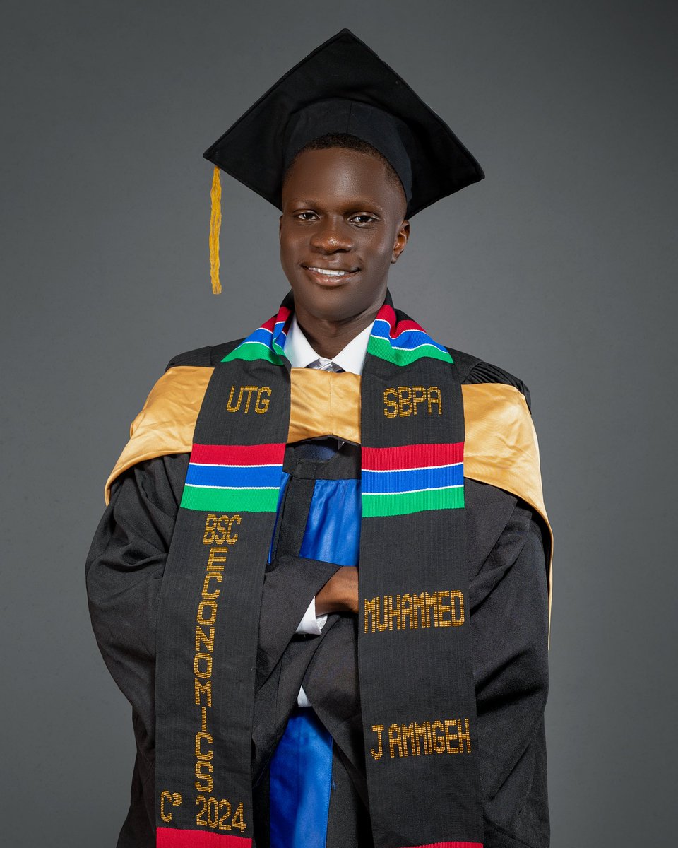 jamiqram1's tweet photo. BSc in Economics &amp; minor in Mathematics , with distinction (Cum laude)! Alhamdulillah!  🎓  So grateful for my family's support! ❤️ #blessed #TheEconomist @UTG https://t.co/2TjEaIxBul