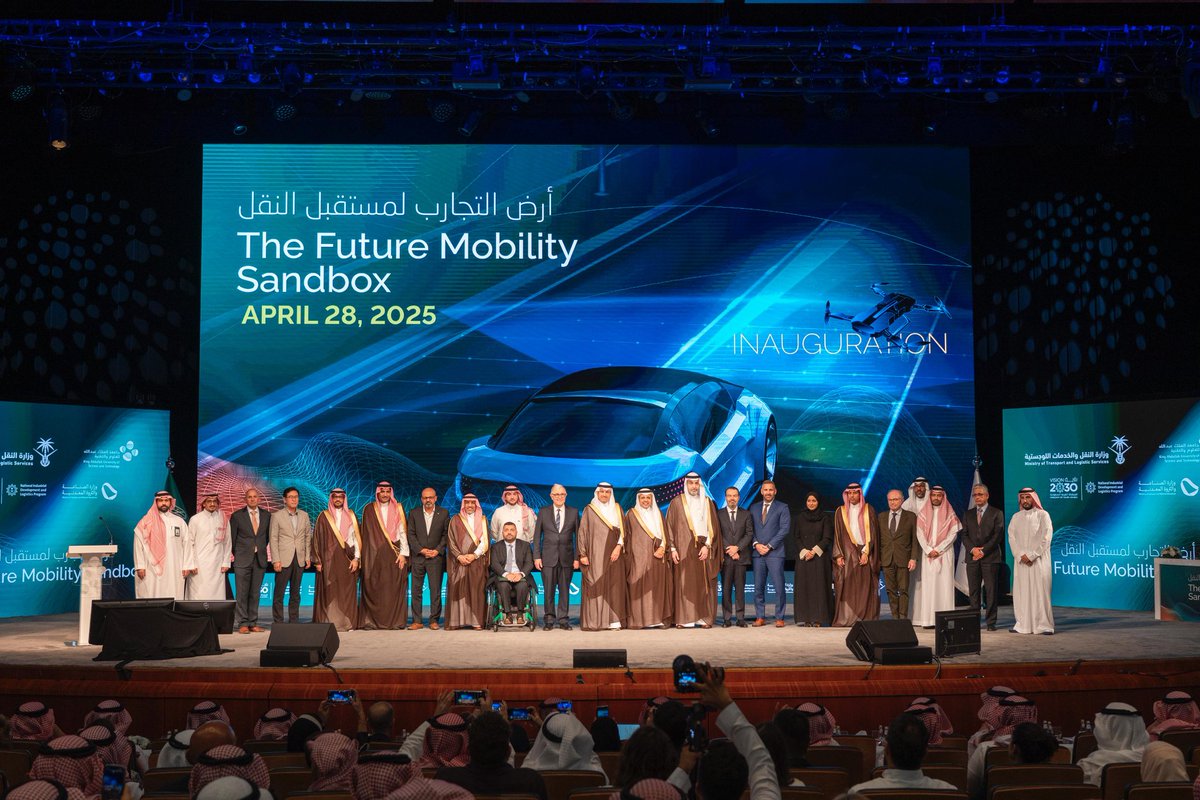 سعدت اليوم بتدشين مشروع
 #أرض_التجارب_لمستقبل_النقل بالشراكة مع جامعة الملك عبدالله للعلوم والتقنية، وبالتعاون مع وزارة الصناعة والثروة المعدنية ودعم من برنامج ندلب، والذي يقام على مساحة 1.5 مليون متر مربع، ويعد أول مشروع مدعوم بتقنيات الذكاء الاصطناعي والطاقة النظيفة لاختبار