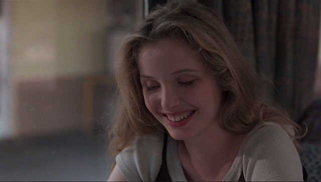 TheCinesthetic's tweet photo. julie delpy in before sunrise (1995) https://t.co/AsYnzlrB3F
