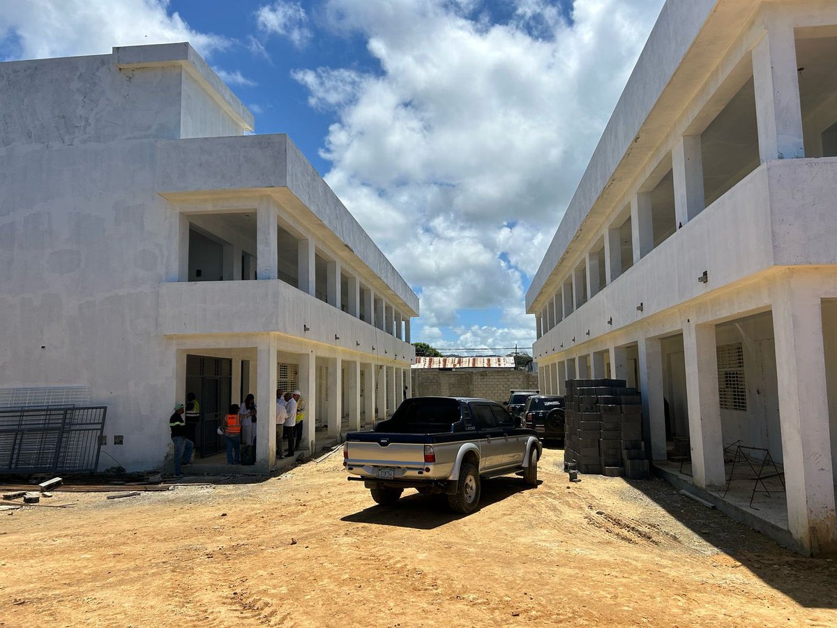 La educación constituye una prioridad fundamental para nuestro Gobierno. hoy, junto a distintos representantes del sector educación en Puerto Plata, avanzamos en la evaluación del programa educativo que se desarrolla en la provincia. 

Para dar respuesta al ingreso de nuevos