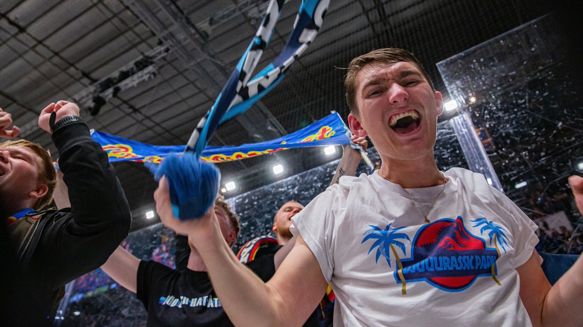 DIFHockeyse's tweet photo. Tre magiska dygn sedan dessa vackra bilder togs - och vi kan INTE få nog av dem! 📸❤️‍🔥

🎞️ @elvira_holmstrm 

#DIFHockey | #AlltidOavsett https://t.co/uKdq1RpM2W