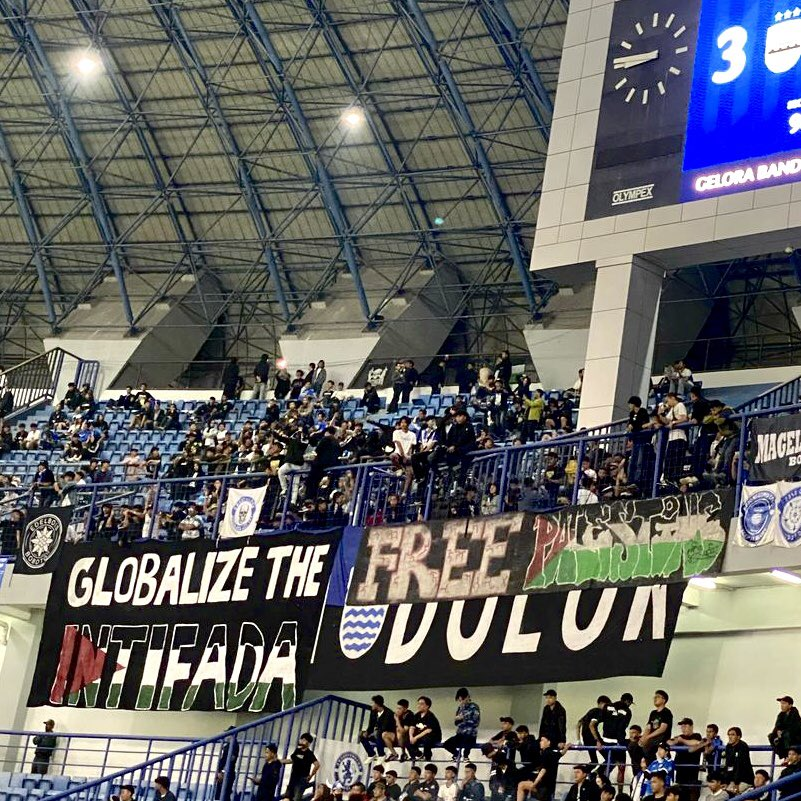 ultras_antifaa's tweet photo. PHOTO | Bobotoh, Persib Bandung (Indonesia) https://t.co/d0670kxxIj