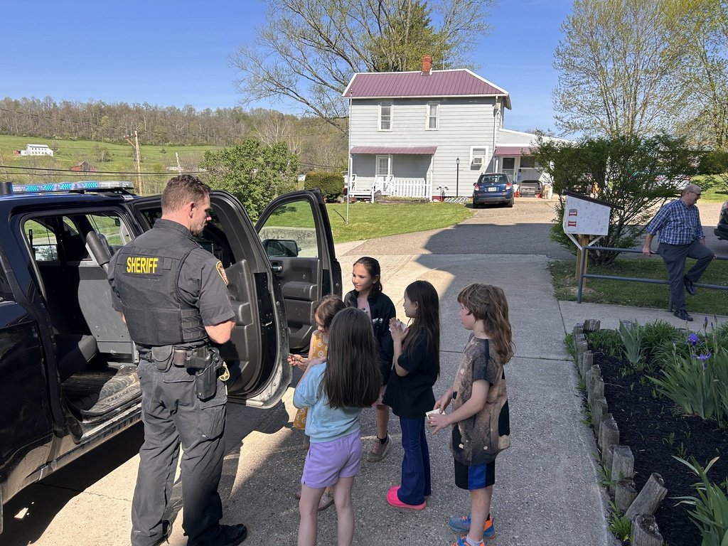 As part of our Healthy Lives activities, Amesville students welcomed visitors from Ohio University's medical school and the Athens County Sheriff's Department!