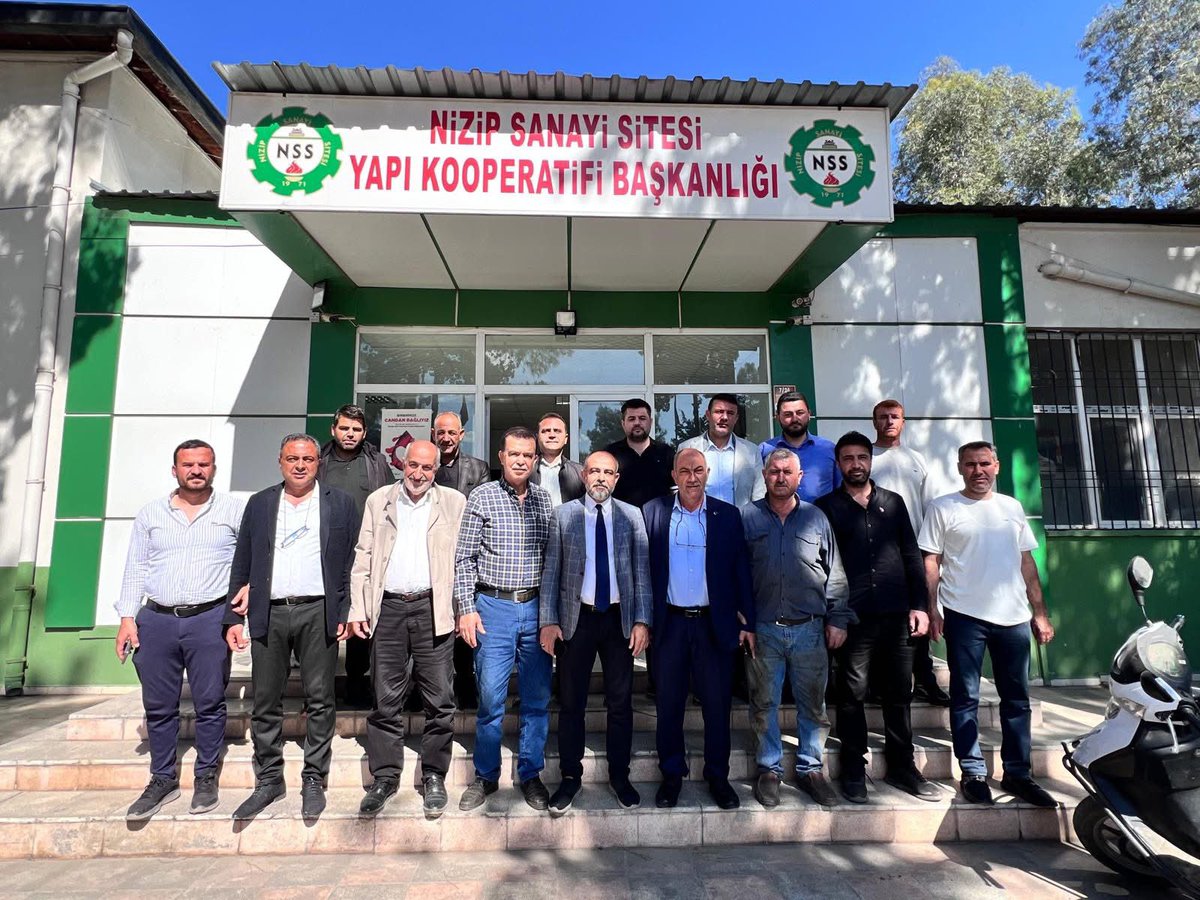 Ak Parti Nizip İlçe teşkilatı 
Nizip Sanayi Sitesi Madeni Sanatkarlar Başkanı Hüseyin Kök (Hastikey Başkanı) ziyaret'te bulundular.
Misafirperverliklerinden ve samimi sohbetinden ötürü teşekkür ederiz.
<a href="/abuyukgumus/">Ahmet Büyükgümüş</a> 
<a href="/fmfedaioglu/">Fatih Muhaddis FEDAİOĞLU</a> 
<a href="/FatmaSahin/">Fatma Şahin</a> 
<a href="/Akparti/">AK Parti</a> 
<a href="/yakupkarakus7/">yakup karakus</a>