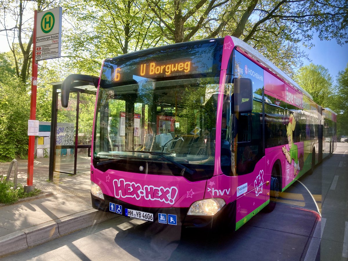 GeorgAlbrecht1's tweet photo. Hex-Hex! #BibiBlocksberg 🩷
#Mercedes #CapaCityL #MetroBus #Hochbahn #HVV #Hamburg https://t.co/CvCdw5GGRt