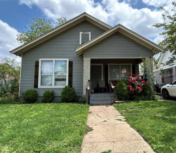 RealtorYvetteL's tweet photo. My new listing in Fort Worth! 

Great home to make custom DIY renovations on! 
Only minutes away from downtown.

Listed at 💲240,000

See it for yourself: https://t.co/XIgPVj4t4c

#dfw #fortworth #newlisting #dfwrealestate #dfwlisting https://t.co/M0ySzzEWwD