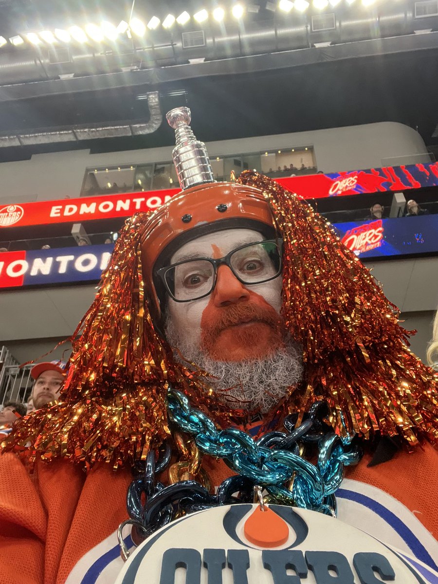 hank tweet media