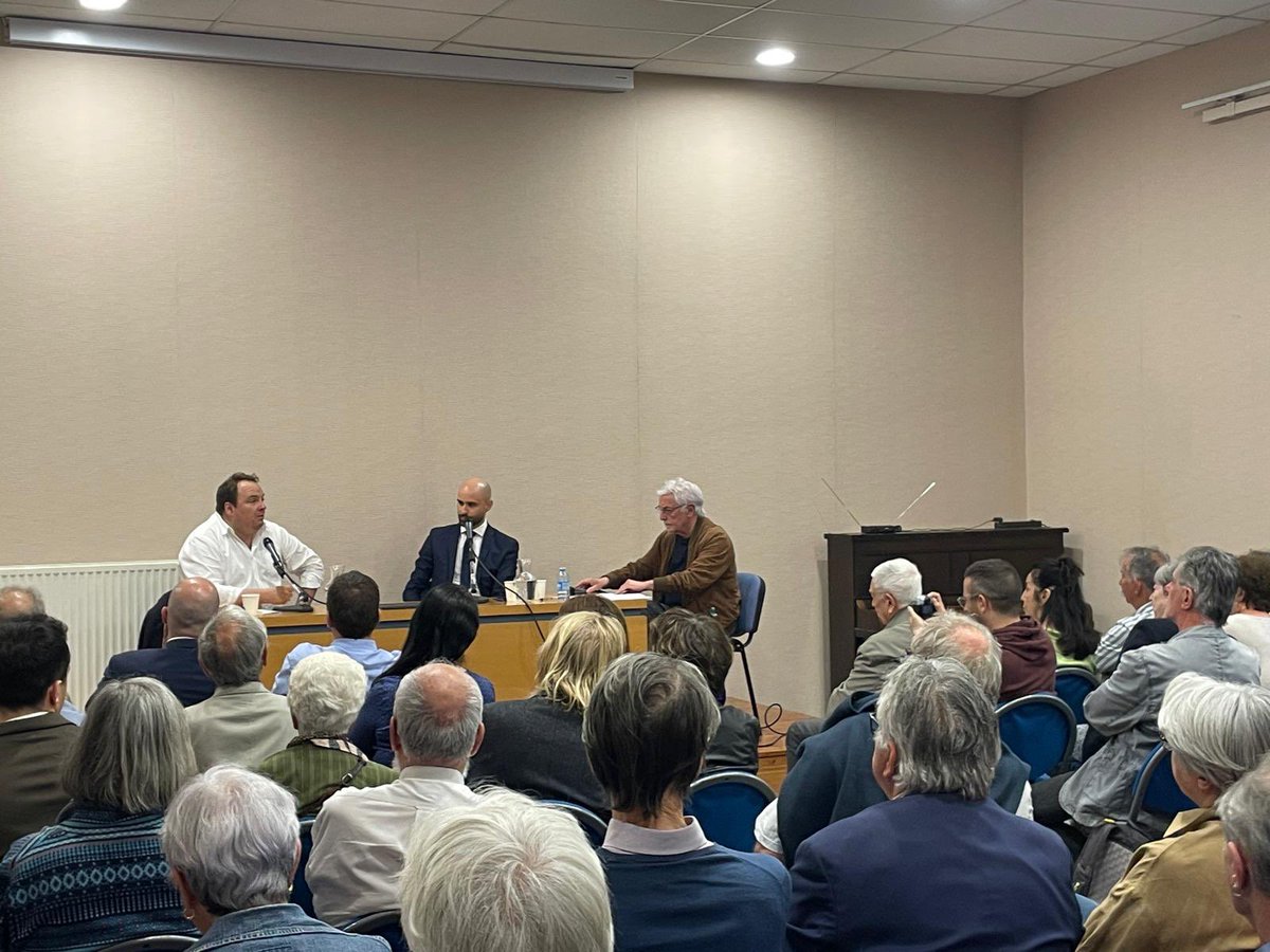 Débat à Nîmes sur l’indépendance et le pluralisme de la presse avec le directeur général du groupe la Dépêche du Midi <a href="/JBBaylet/">Jean-Benoît Baylet</a>. 
Merci aux communistes gardois pour cette belle initiative.