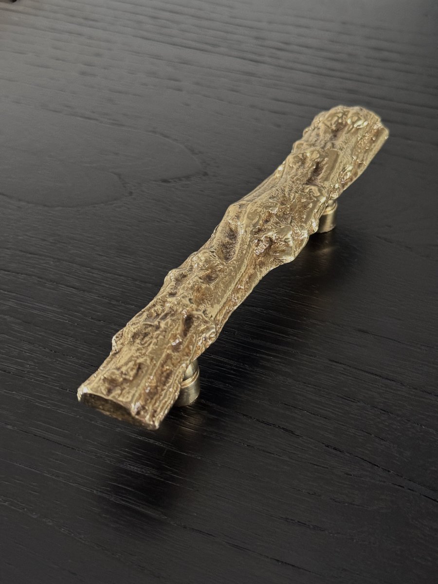 LuciniEstanga's tweet image. Nuestra nueva colección de tiradores y manijón luciniestanga9010 transforma la funcionalidad en arte, aportando un toque orgánico.
luciniestangastudio.com/en/23

#airedelsur #airedelsurstore #schatzartesanos #DiseñoDeHerrajes #FurnitureHardware