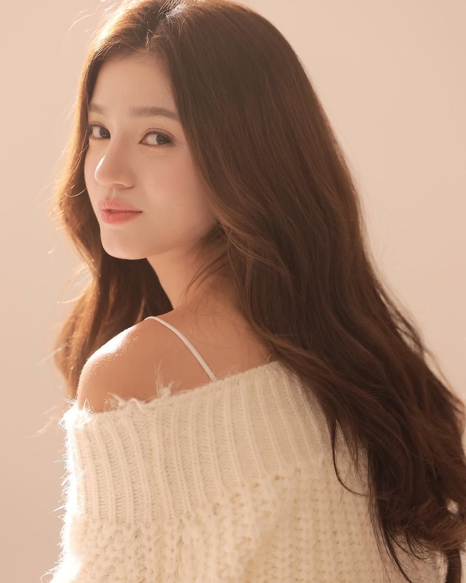 May bago nanamang dumagdag sa ‘favorite pics of Belle’ ko. Meron pang iba pero itong mga ‘to talaga yung feeling na… wow, makakasama ko talaga si Jesus. Wow, ang ganda pala ng langit. 

Ay iba pala yun. Sorry, sorry.