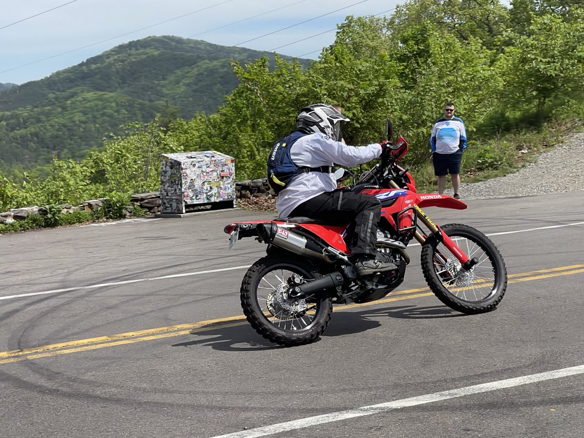 ShiftingStreams's tweet photo. Enduros on the Dragon!

#tailofthedraon #mountains #motorcycle #enduro #tennessee #rt129 #auto #fun #weekend #honda #crf #dirtbike https://t.co/YlPGrrsYhT