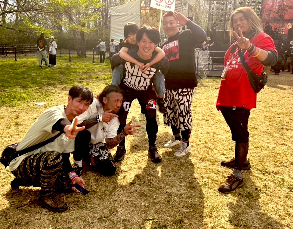 sun_pay_'s tweet photo. ARABAKI ROCK FEST 2025

本当にありがとうございました

SNSサボりがちの僕を覚えていてくれてとても嬉しいですし
日頃から仲良くしてくれている皆様とお会いできたのも大変嬉しかったです

涙なしには語れない感動をこの場で書くとクソほど足りないのでこの言葉に返させて頂きます

アラバキ最高 https://t.co/H5SBqMWD2v