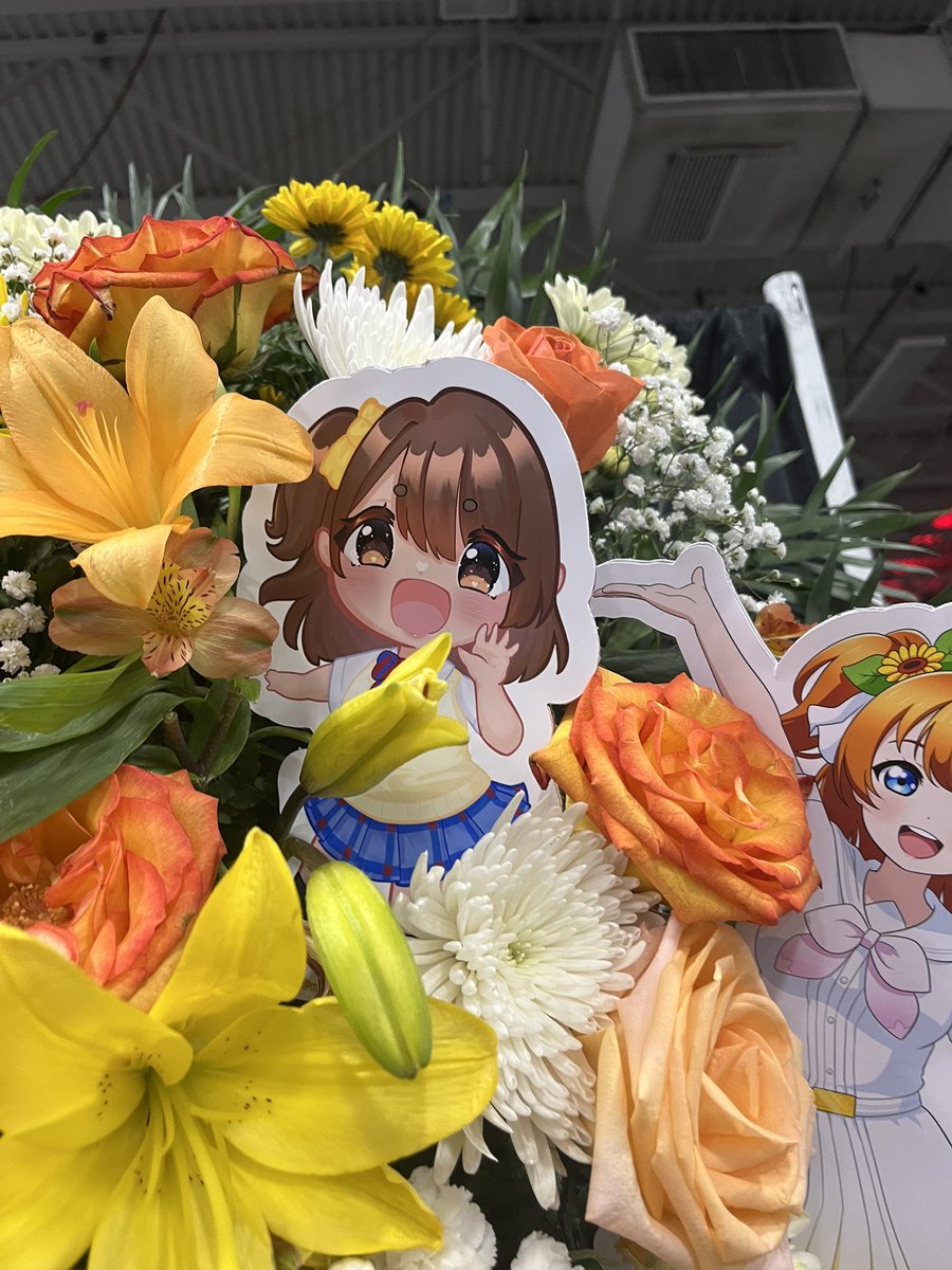 I did the art for one of the cutouts on the flower standee!!!!! Thank you <a href="/gs_sunshine/">Garden State Sunshine ✨🌈</a> for the opportunity!!!! I'm so happy and honored to be part of this 🥺🥺🧡