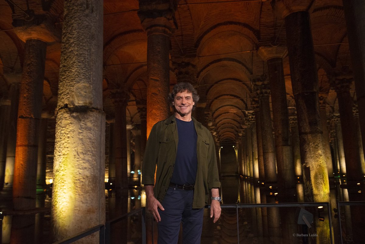 Scendere nella cisterna basilica alla ricerca delle origini della Costantinopoli romana ti fa sentire proprio come i primi esploratori che, nel ‘500, riscoprirono questo contenitore di tesori archeologici provenienti da meraviglie ormai perdute.
#Ulisse