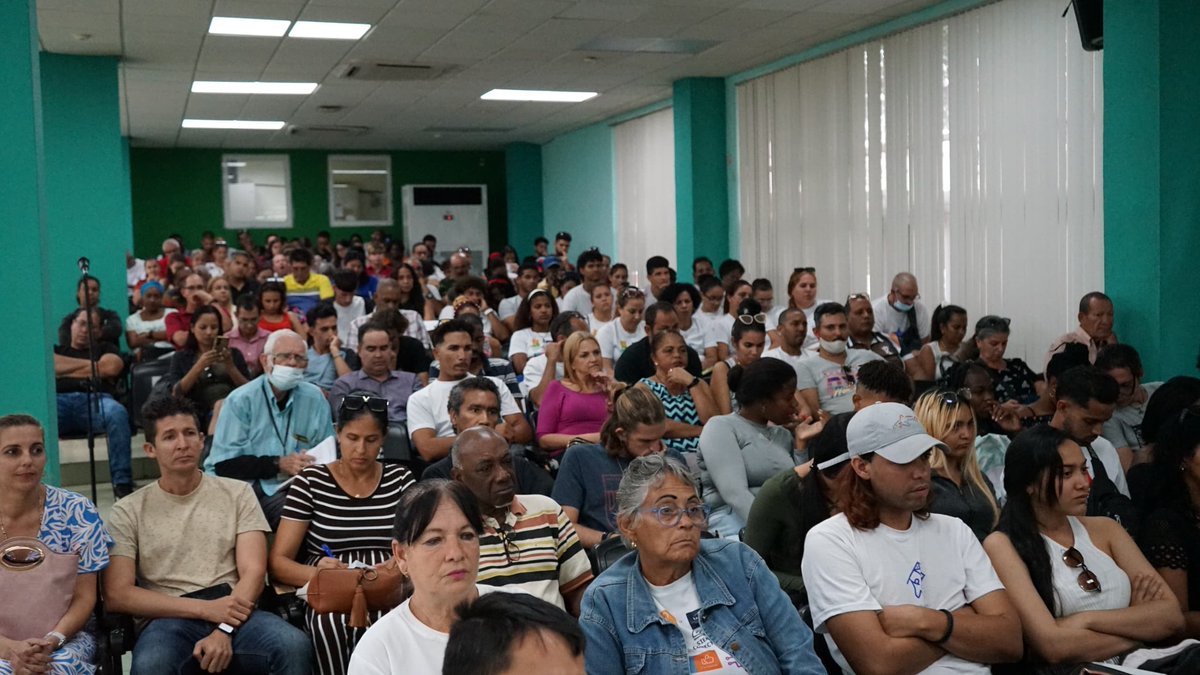 Sesiona hoy en la <a href="/universidad_uci/">Universidad de las Ciencias Informáticas</a> , la plenaria de nuestro Búro Sindical..... Viva el 1ro de Mayo!!!!