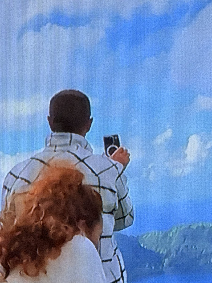 Shackam's tweet photo. Quand ton date ne sait même pas se servir de son tel pour faire un panorama, c’est qu’il est temps de fuir… 
#MAPR #M6 https://t.co/5k3qw1zmFb