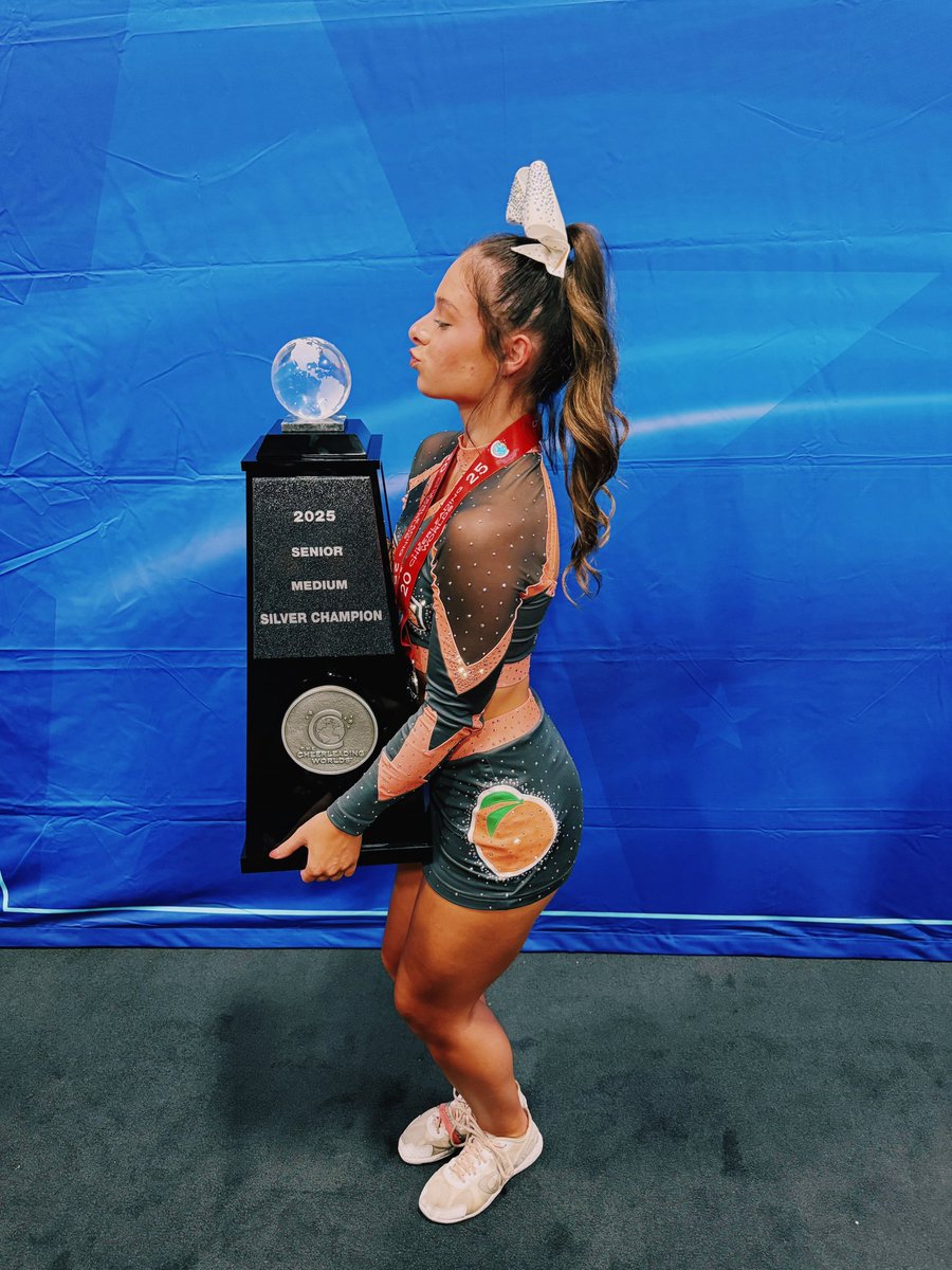 kinley_emmaa's tweet photo. officially retired ❤️‍🩹and no I’m not okay but I am so proud and grateful to be a part of peach this season #OAPAAP 🍑 https://t.co/nXUNathDns