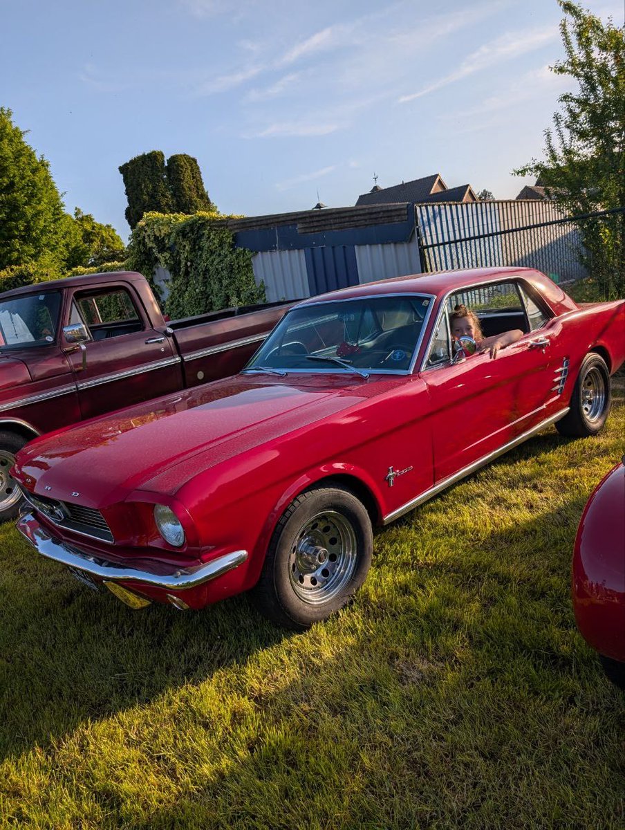 Mustangman1966's tweet photo. Ff lekker bij “koffie, kletsen &amp; klassiekers”  geweest. https://t.co/nmnyuqS0gQ