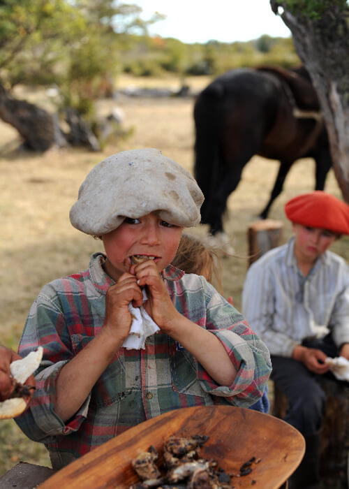 ElPatronCriollo's tweet photo. I firmly support the settlement of Anglo-Saxon and European dissidents throughout Argentina. The collapse of the Anglo-Saxon global order is inevitable, and their countries will not be able to guarantee their safety.

It is time for them to come to new, empty lands, where there is still freedom, guns and land are easily accessible, and the local European and Eurodescendant communities are willing to offer their support.